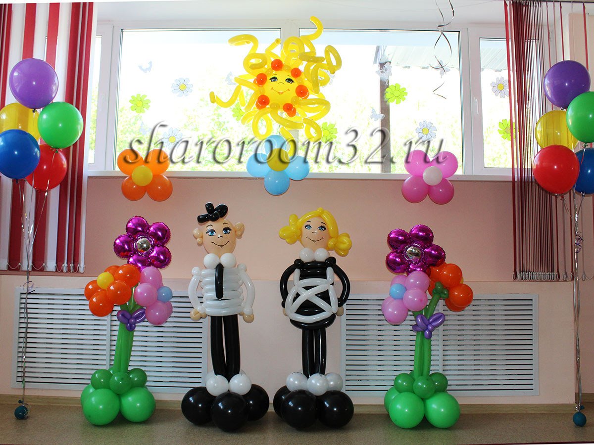 Украшение шарами на выпускной в школе
