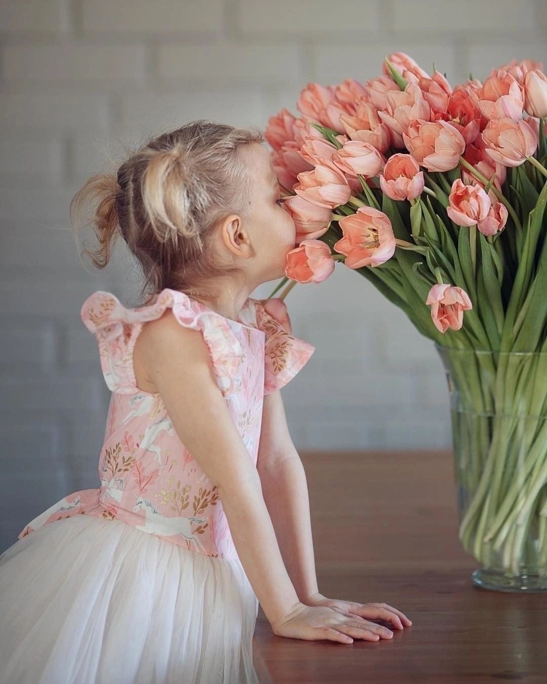 Добрые пожелания дочки. Пожелания с добрым утром с детьми. Цветочки для Дочки. Красивые пожелания доброго дня с детьми. Самой лучшей дочке-- цветочки.