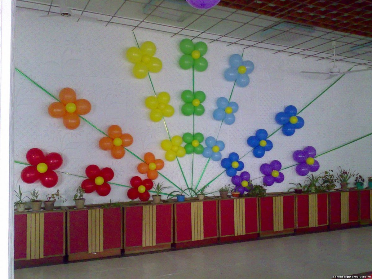 Украшение коридора к 8 марта в школе