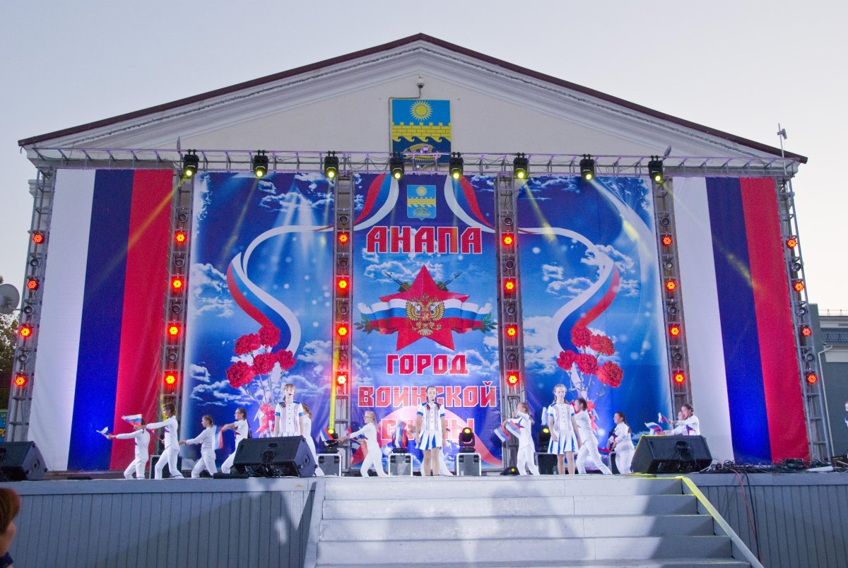 Украшение сцены на день России