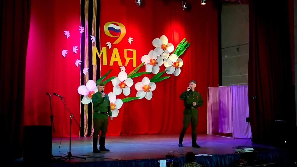 Украшение сцены на 9 мая