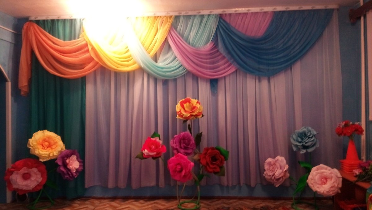 Цветы для украшения музыкального зала