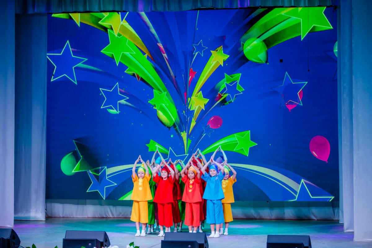 Украшение сцены для детского концерта