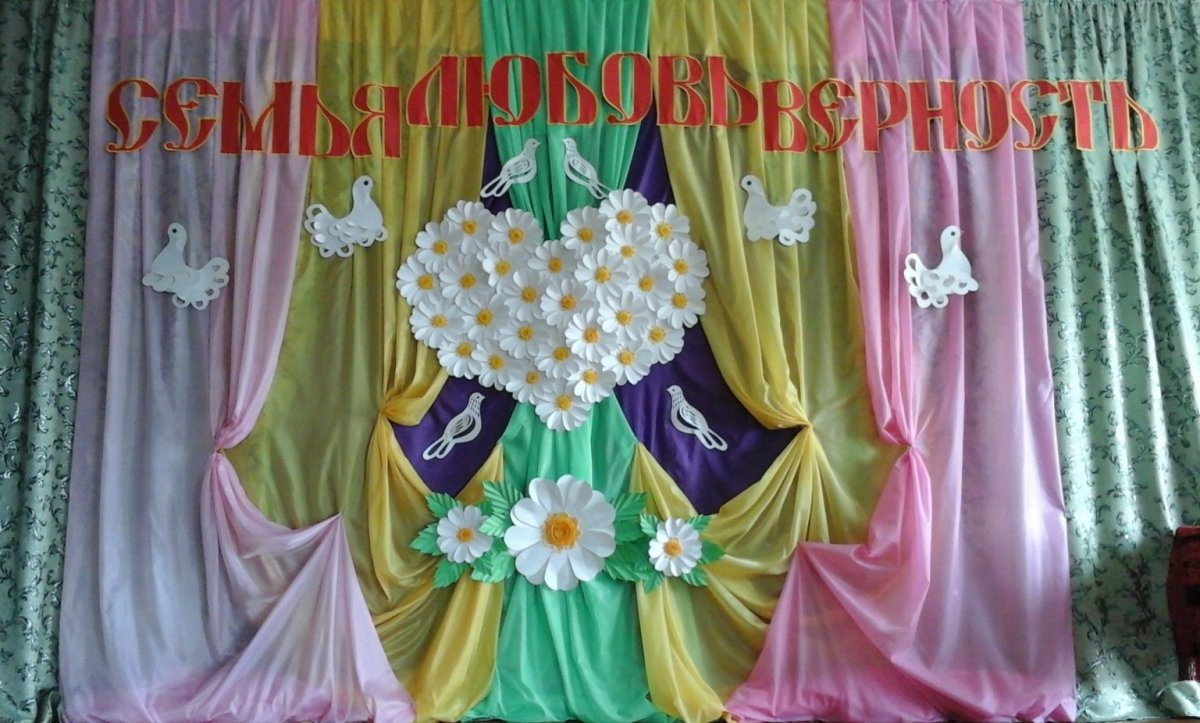 Украшение сцены на день матери