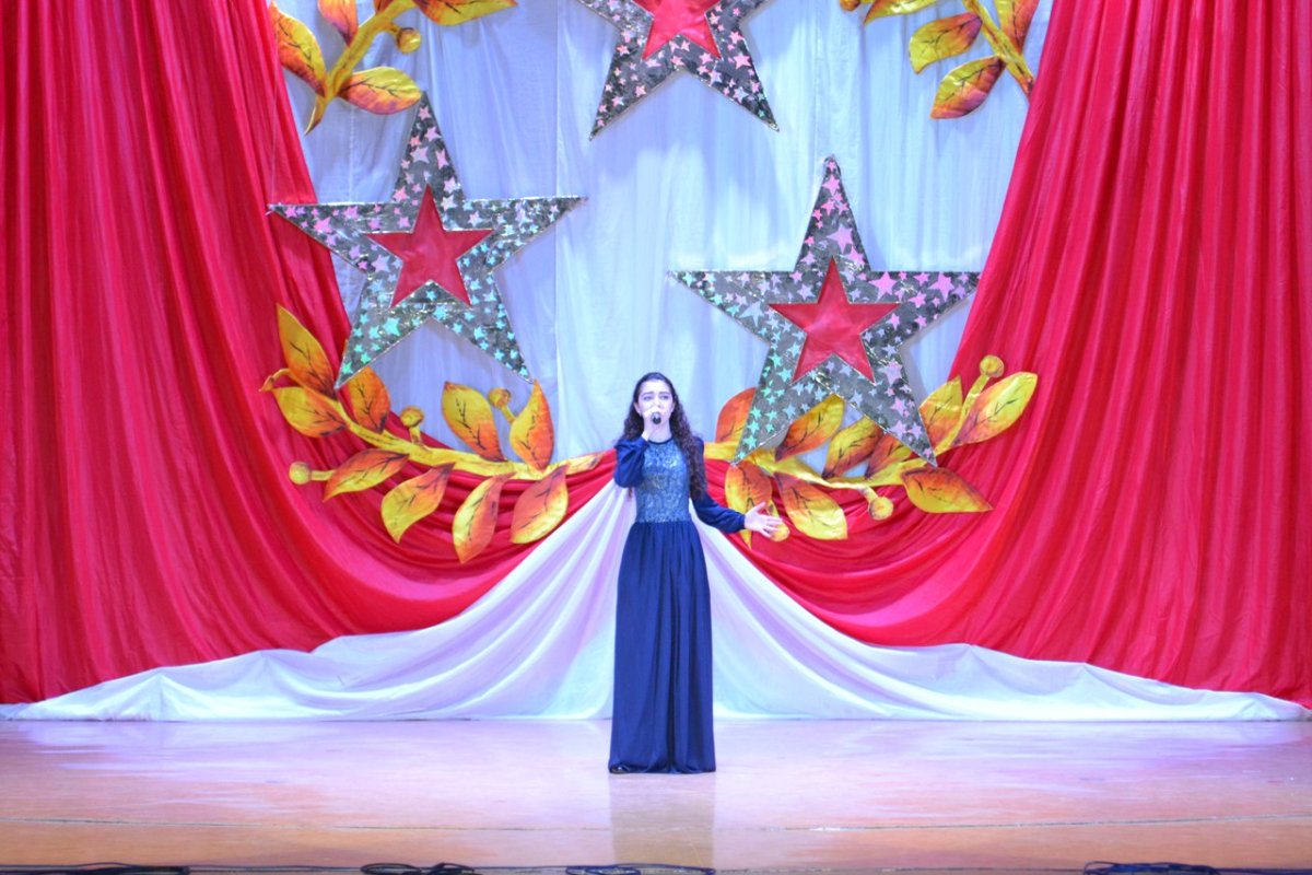 Украшение сцены на концерт