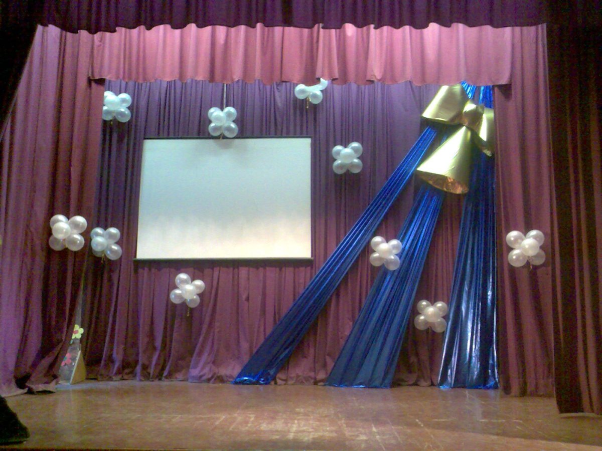 Украшение сцены на выпускной