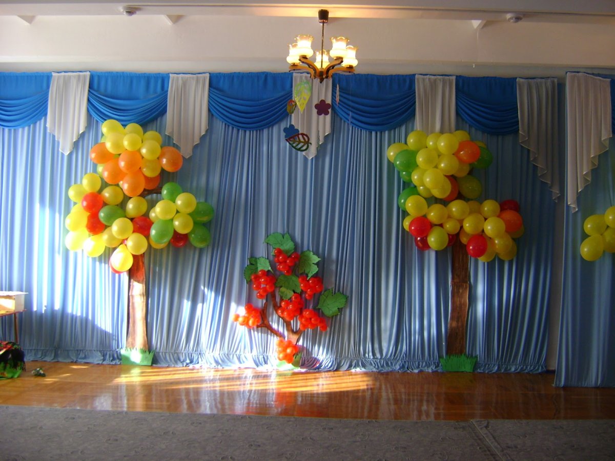 Украшение зала к празднику осени в детском саду