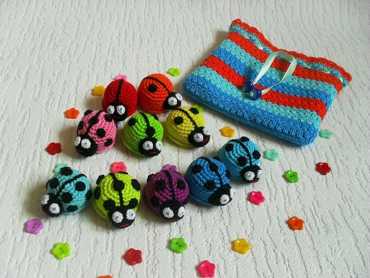 Развивающие игрушки для малышей крючком