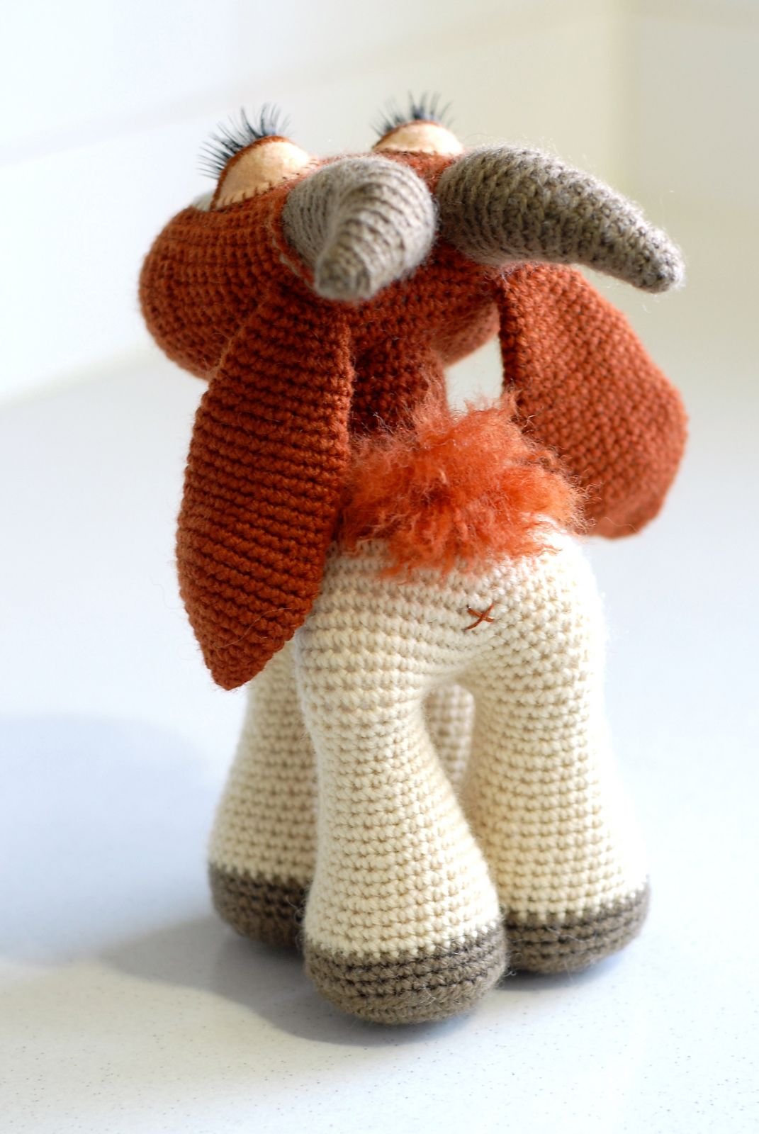 Вязаный козлик амигуруми