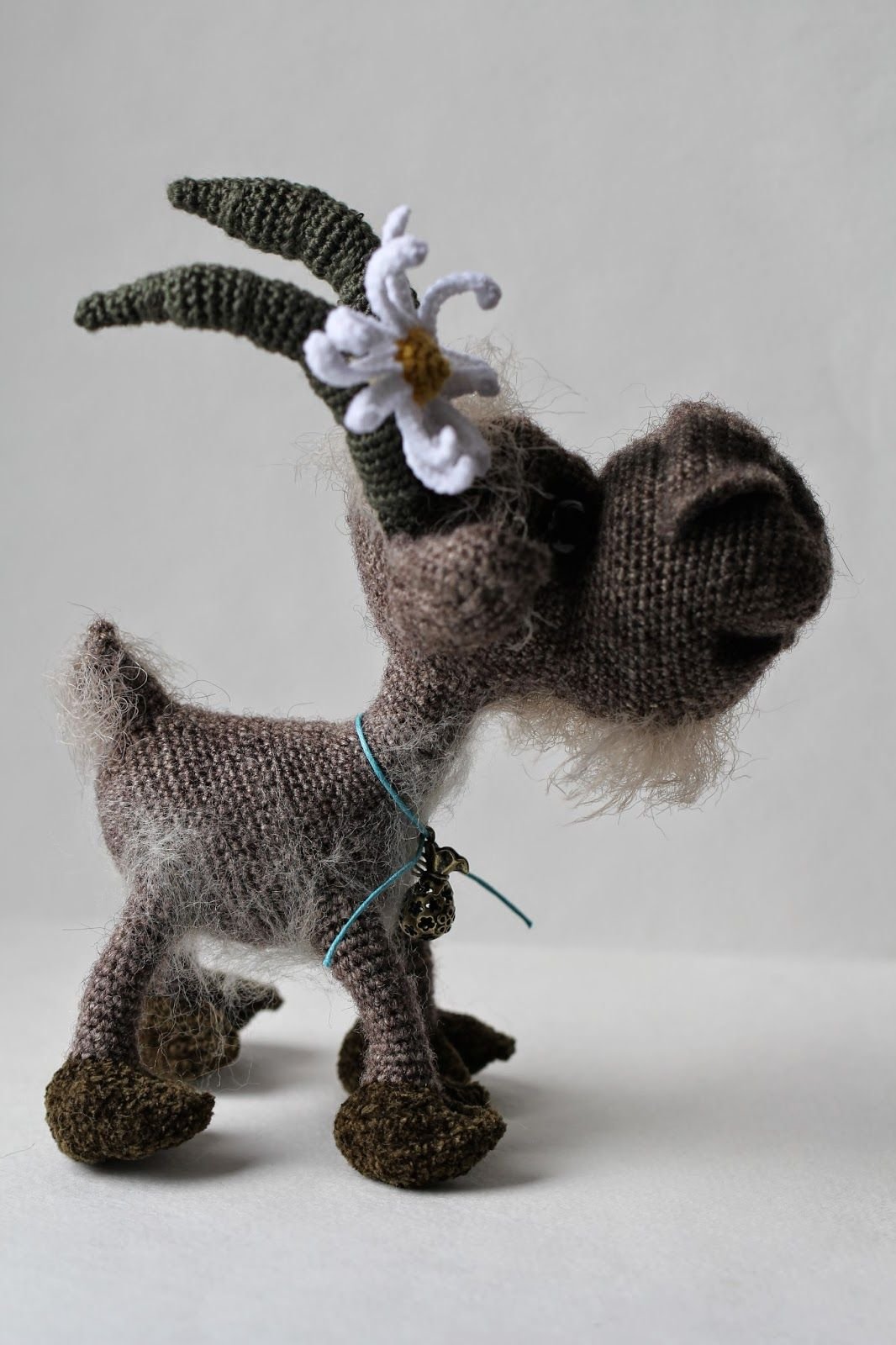 Вязаный козлик