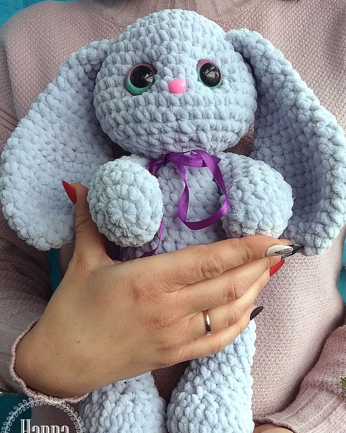 Зайка из плюшевой пряжи