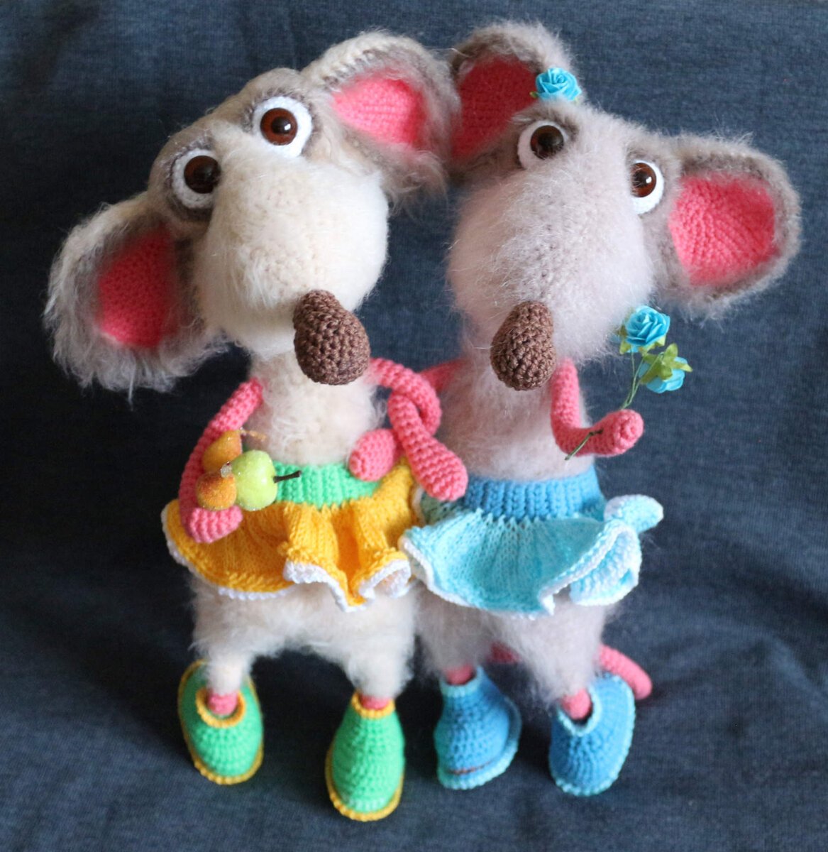 Вязаная игрушка крыска