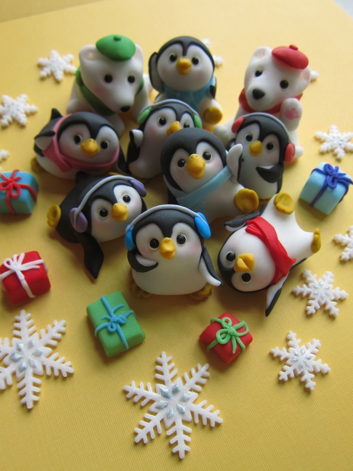 Новогодние поделки из пластилина