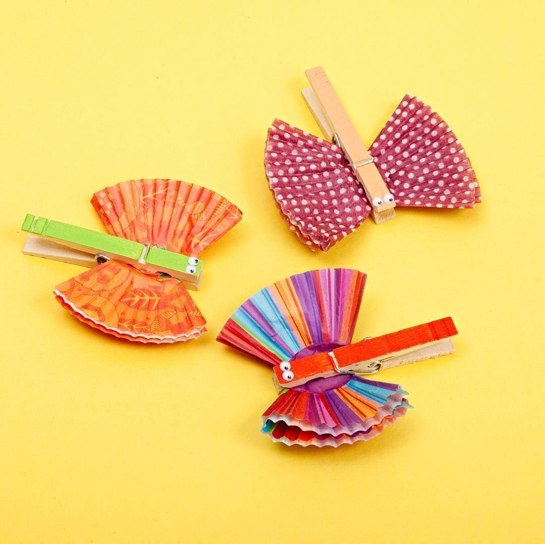 Бабочки из прищепок