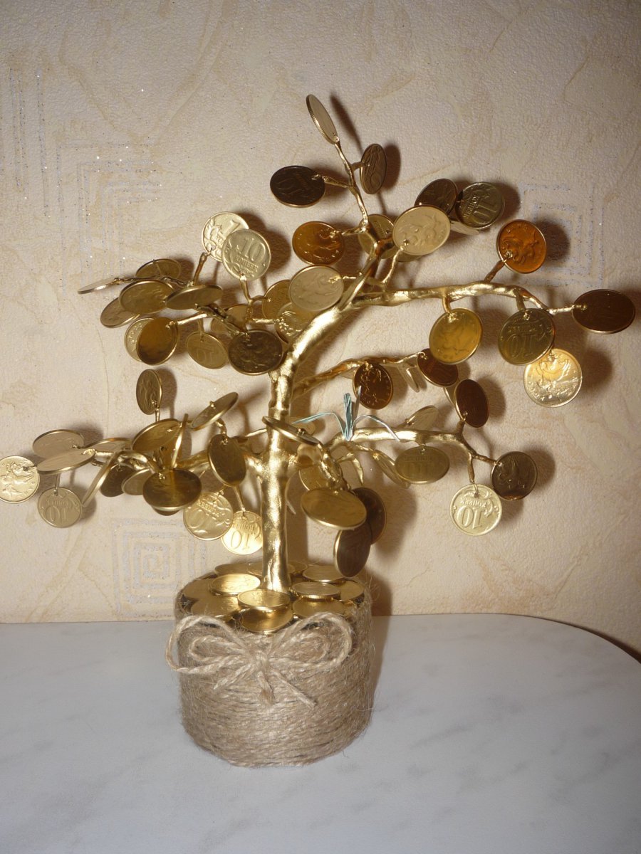 Дерево из монет