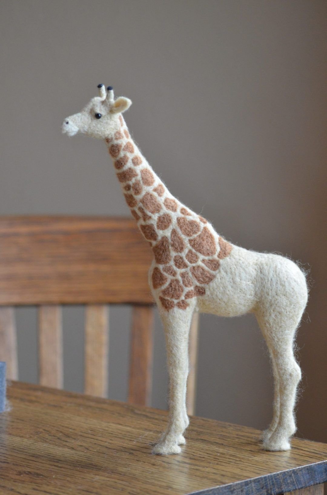 Жирафик из шерсти для валяния