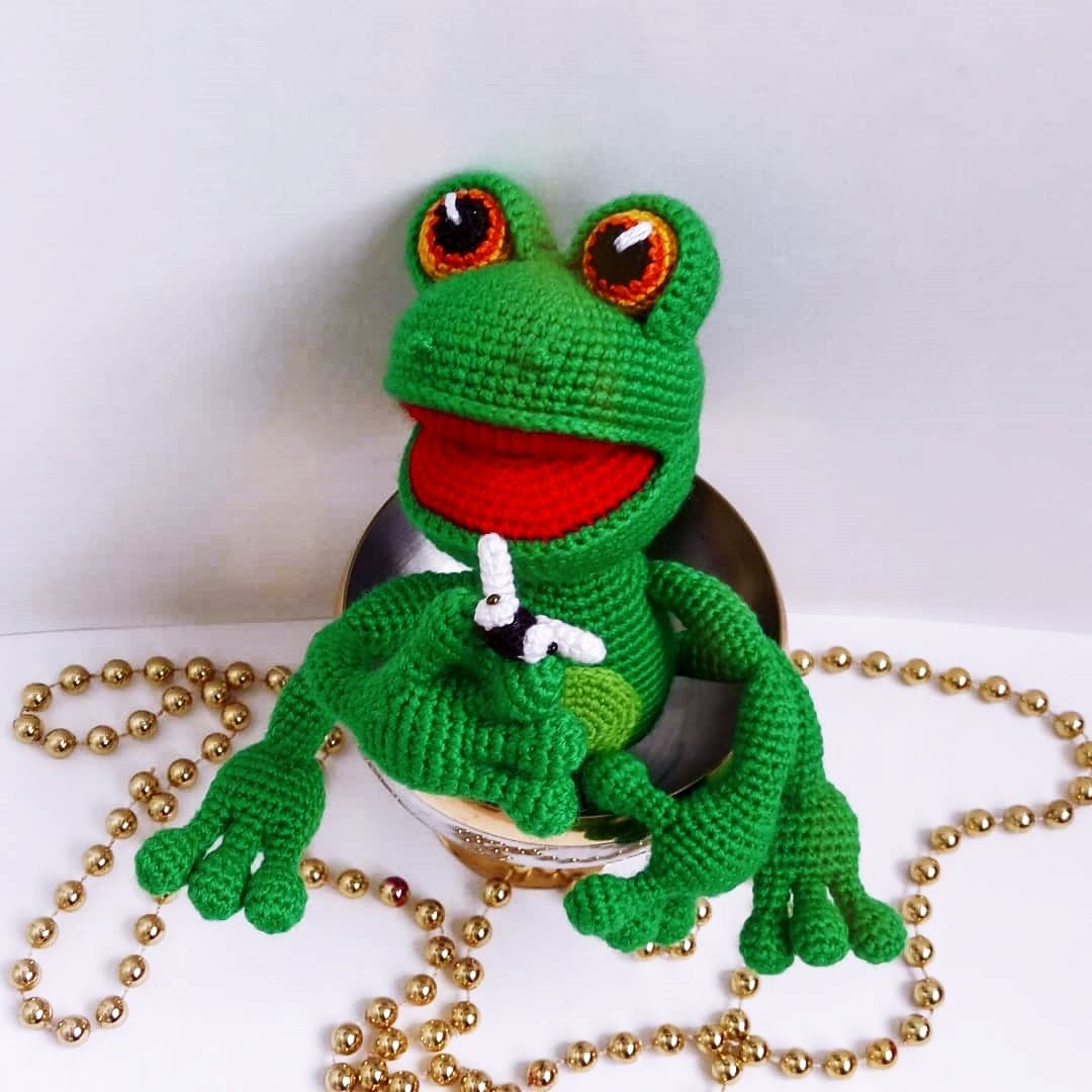 Лягушка амигуруми