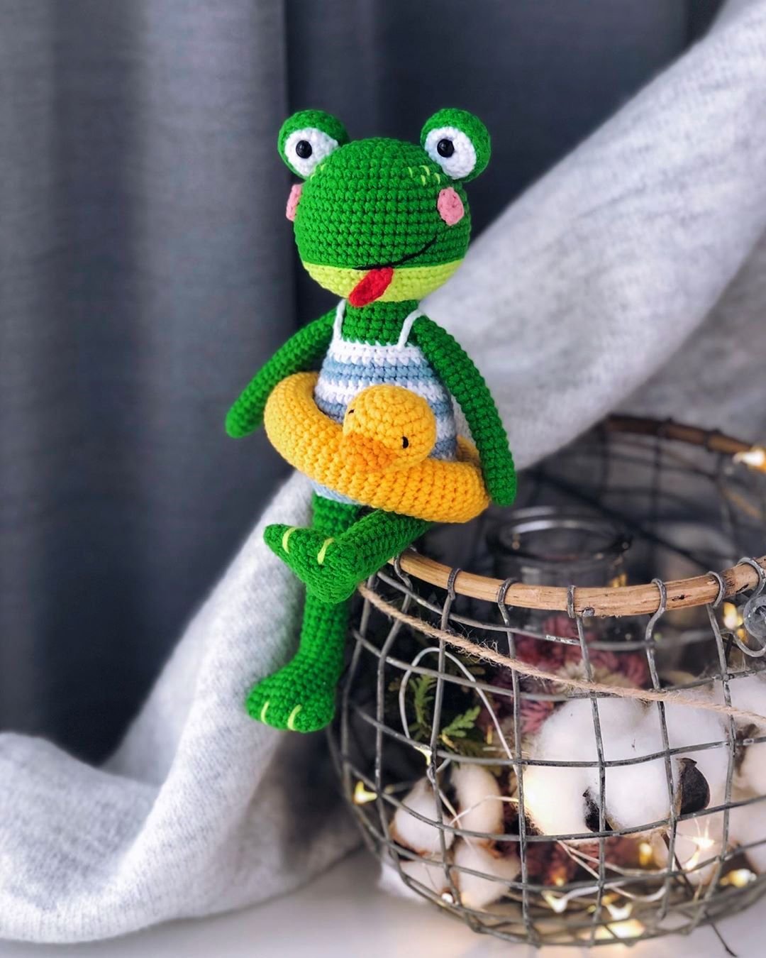 Лягушонок амигуруми крючком