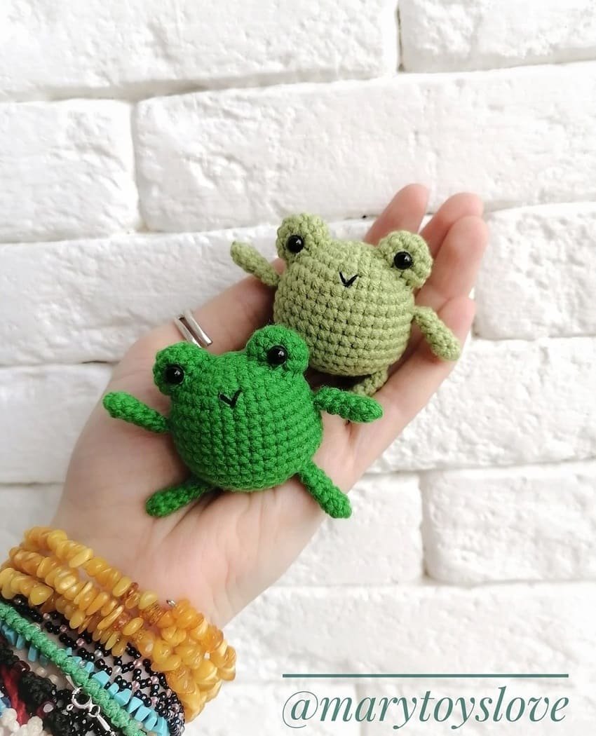 Лягушонок амигуруми крючком