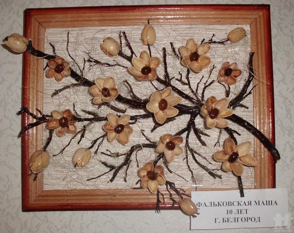 Панно из фисташковых скорлупок