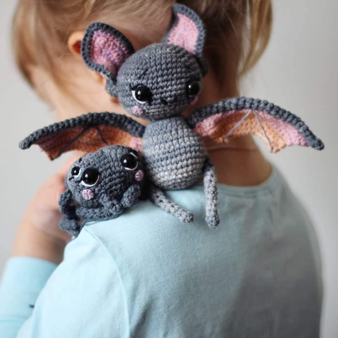 Вязаная летучая мышь милая