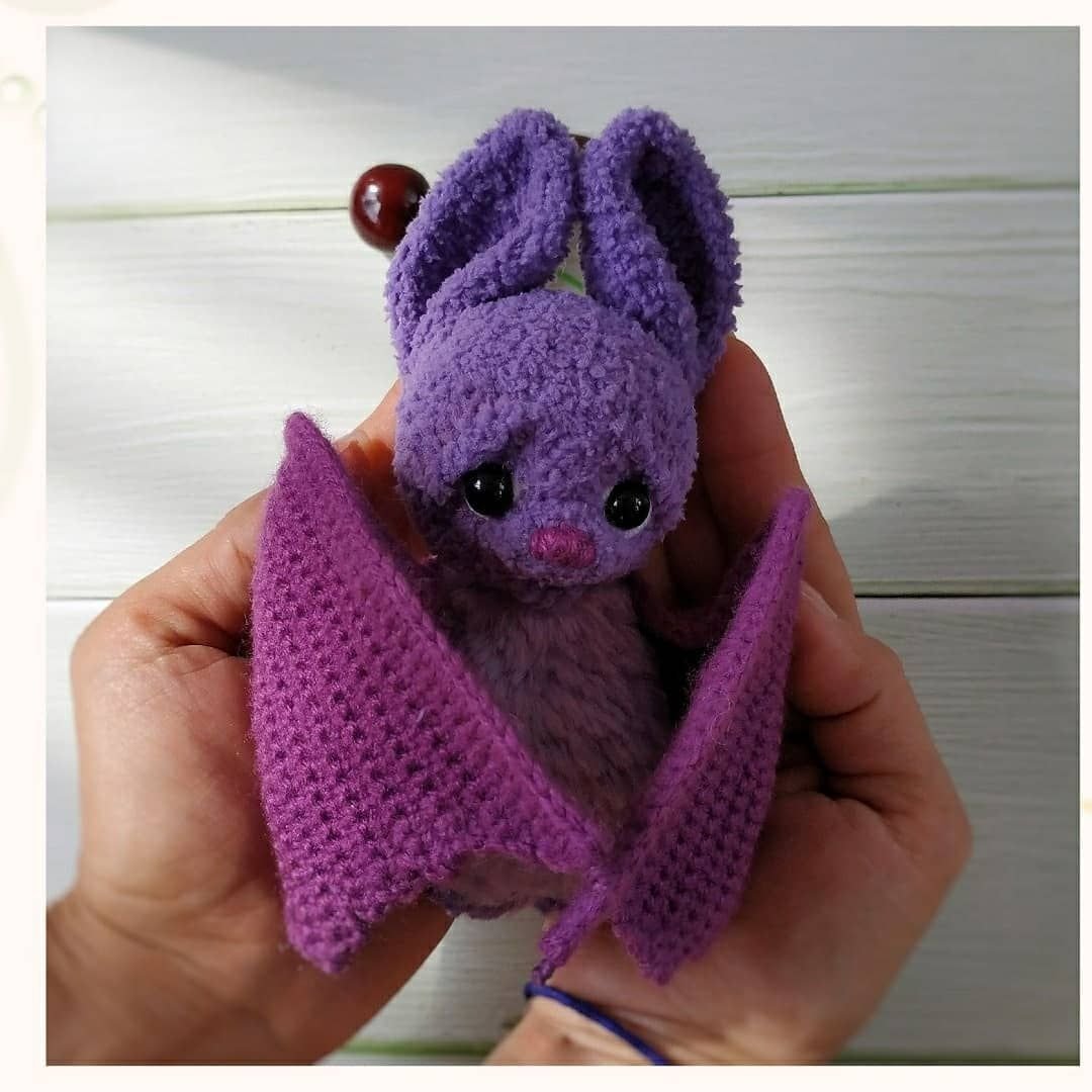 Летучая мышь амигуруми крючком