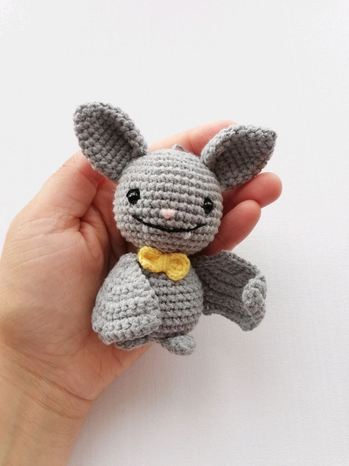 Летучая мышь амигуруми крючком