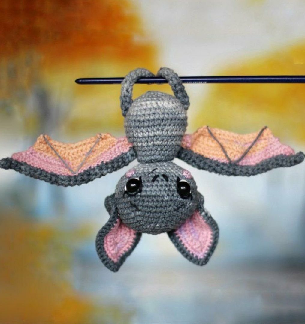Летучая мышь амигуруми крючком