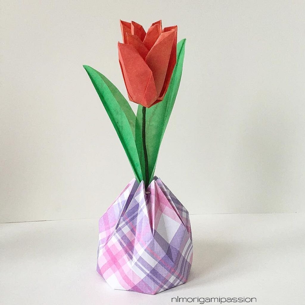 Бумажный тюльпан