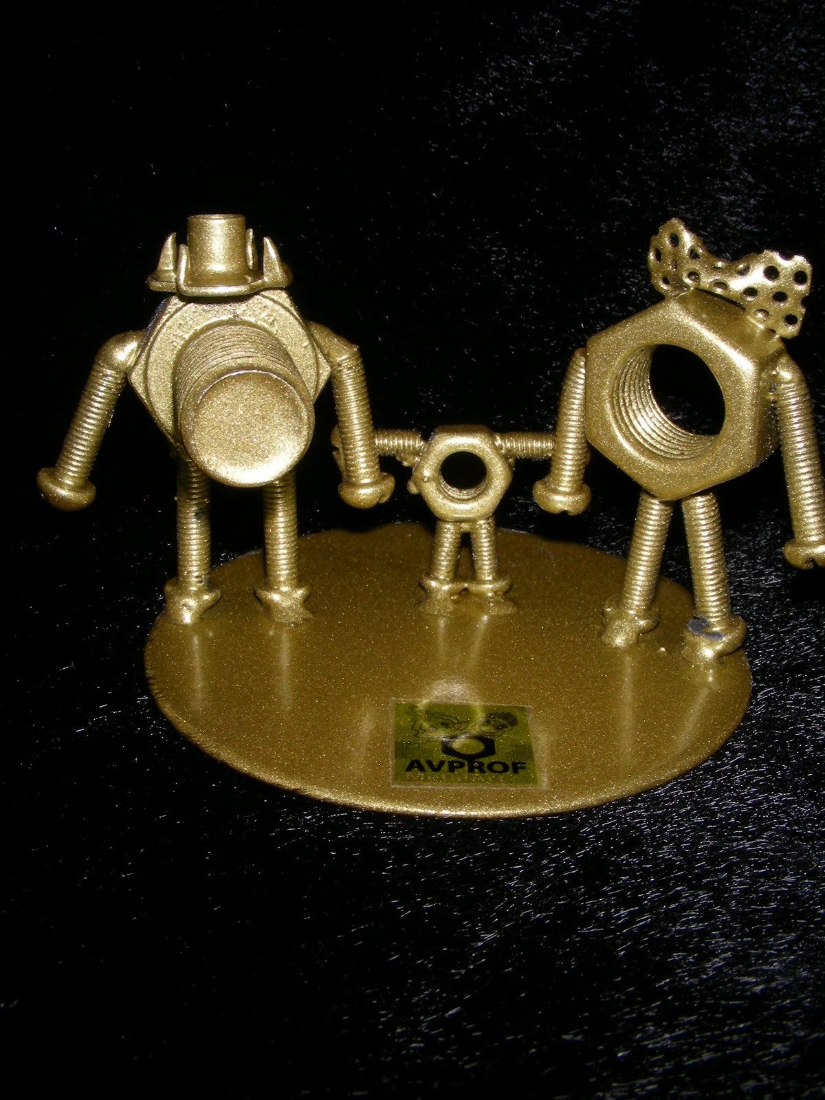 Статуэтка из болтов и гаек