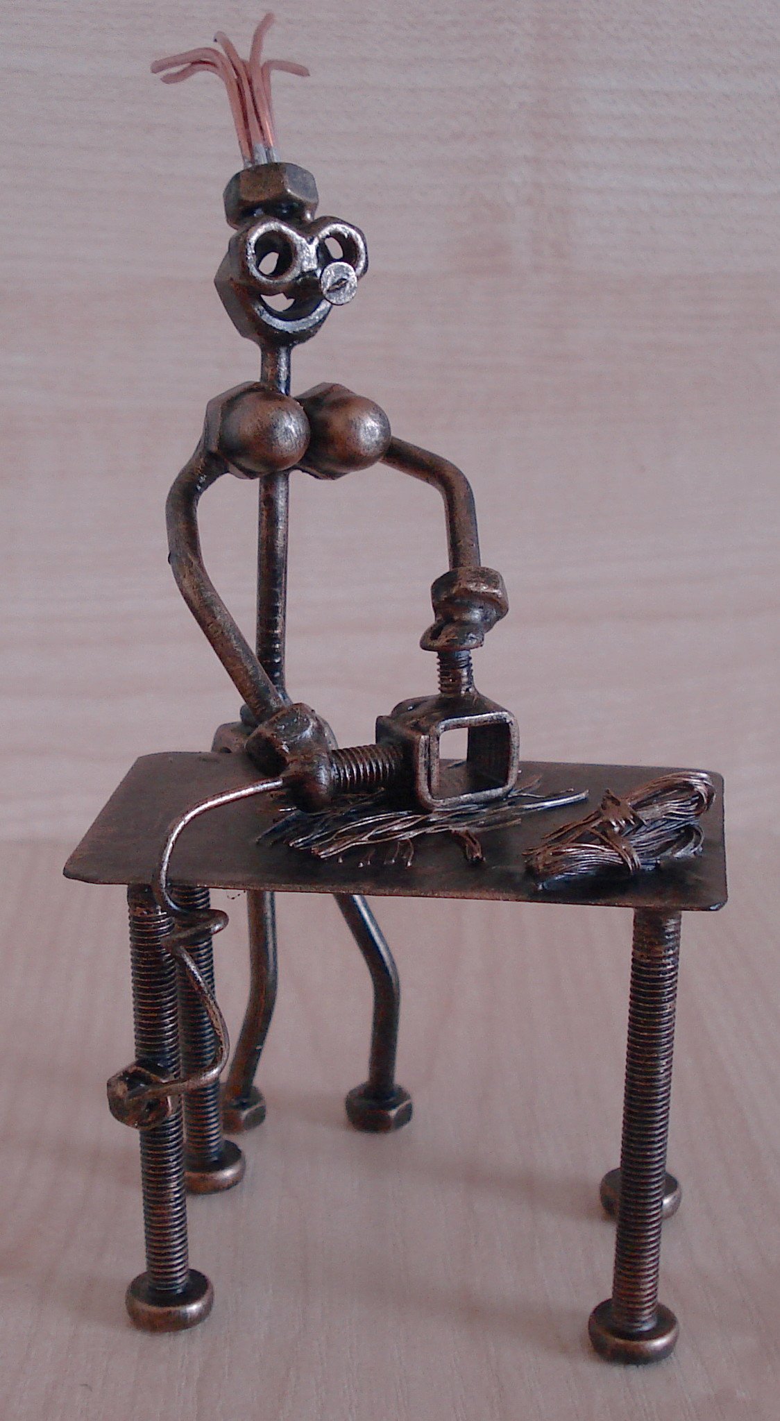 Фигурки из гвоздей