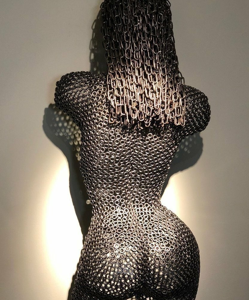 Скульптура из гаек