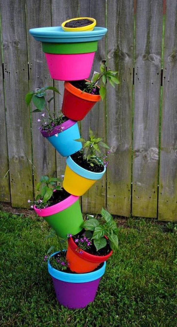 Вертикальная клумба из горшков