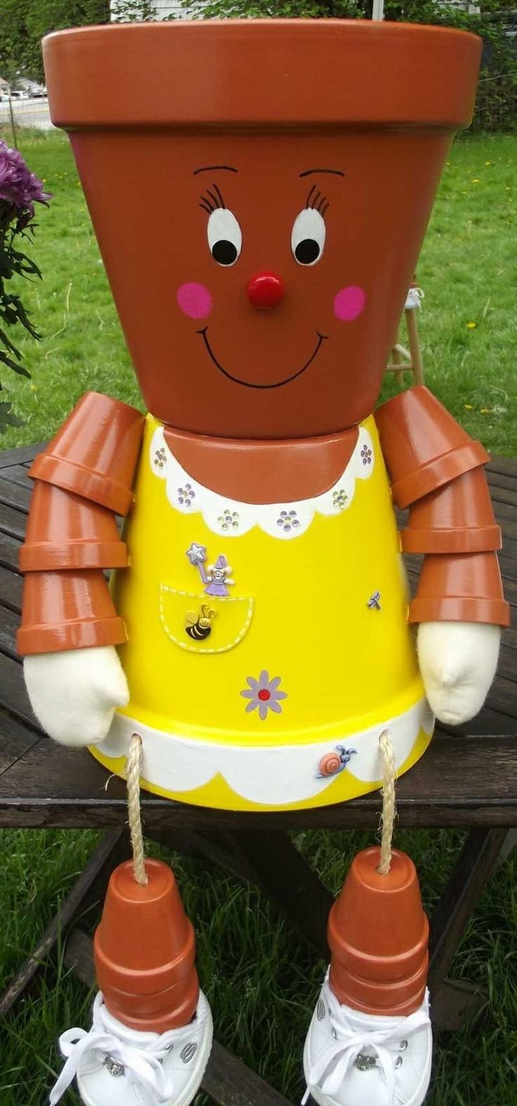 Горшки для цветов в саду