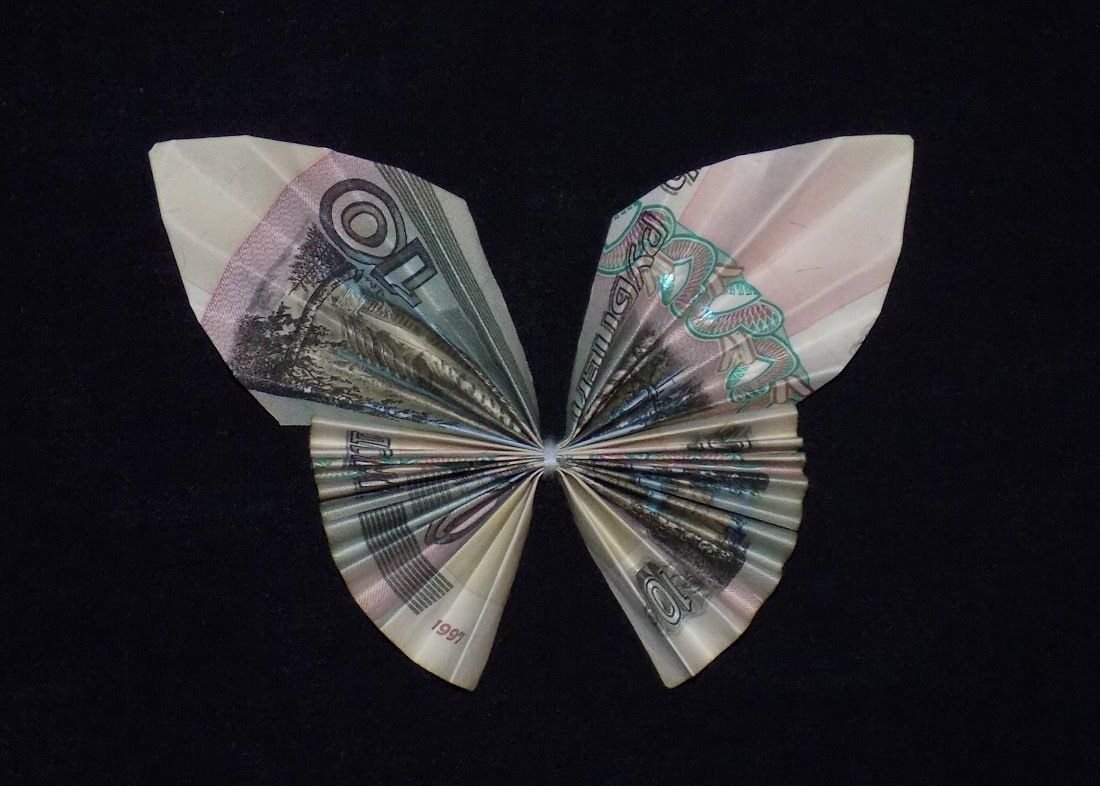 Бабочка из денег