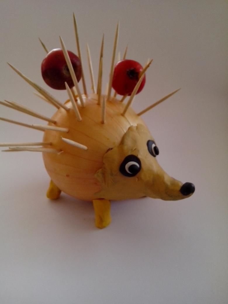 Ежик из картошки и зубочисток