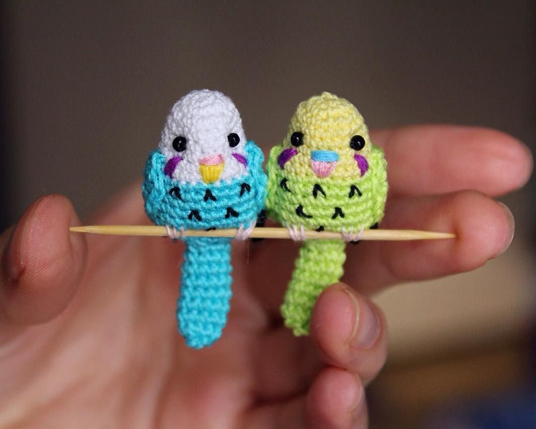 Попугайчик амигуруми крючком