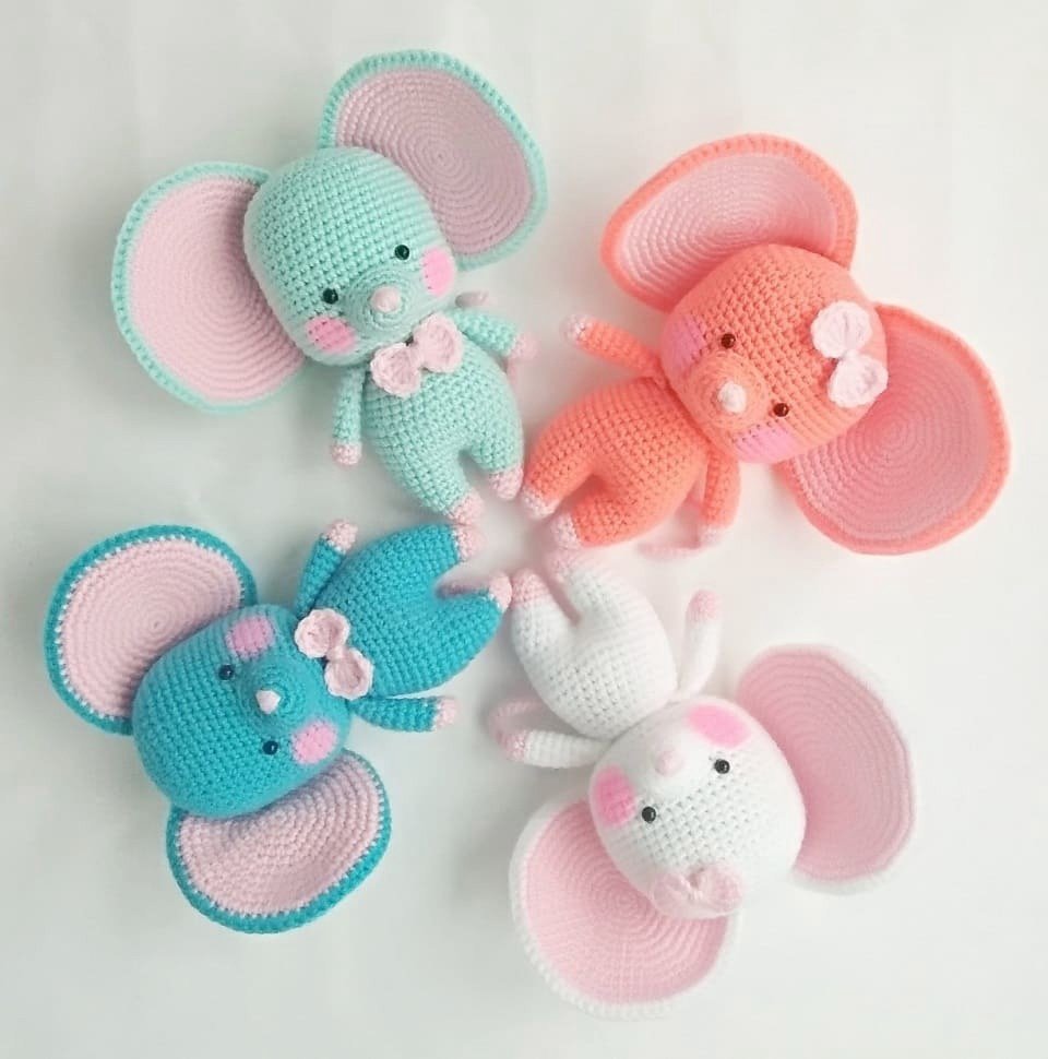 Мышь с большими ушами крючком