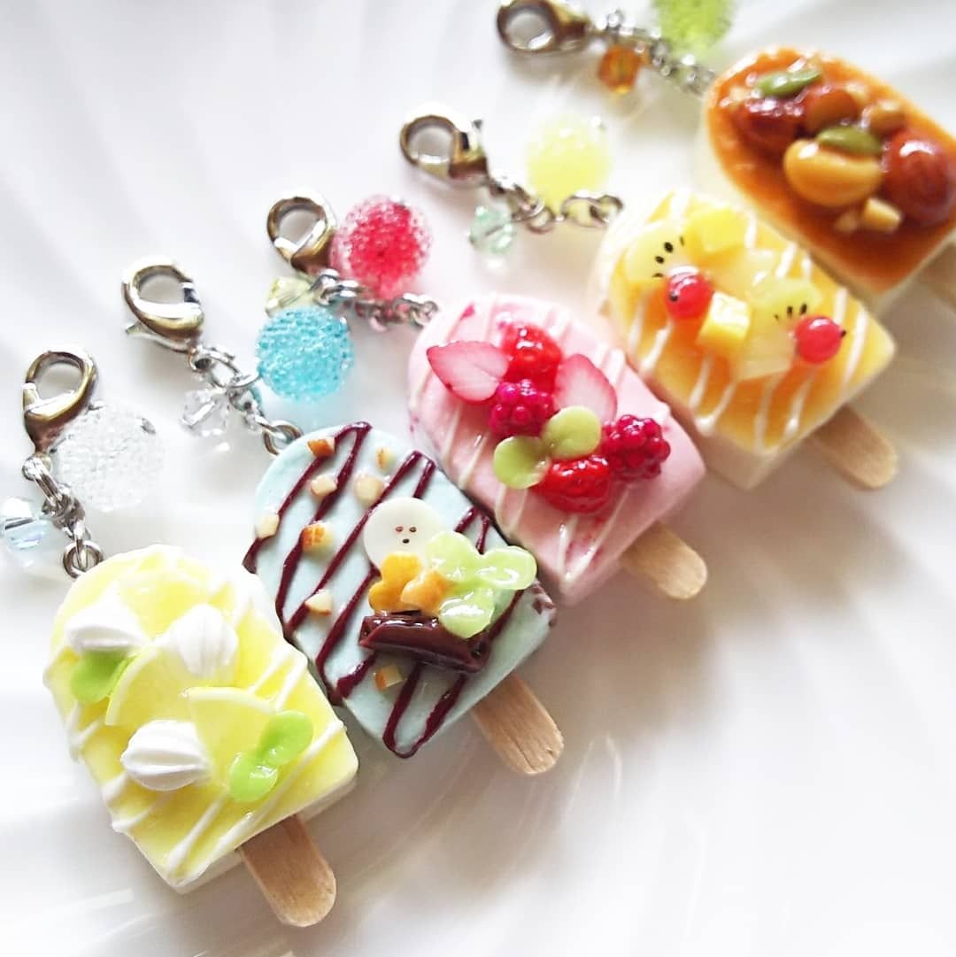 Украшения в виде сладостей