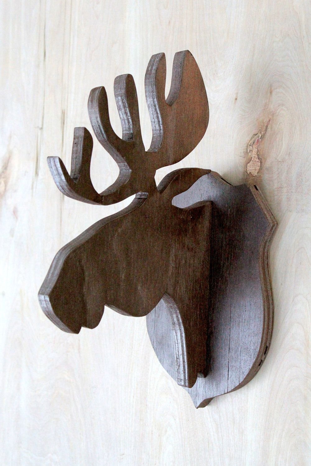 Оленья голова из дерева
