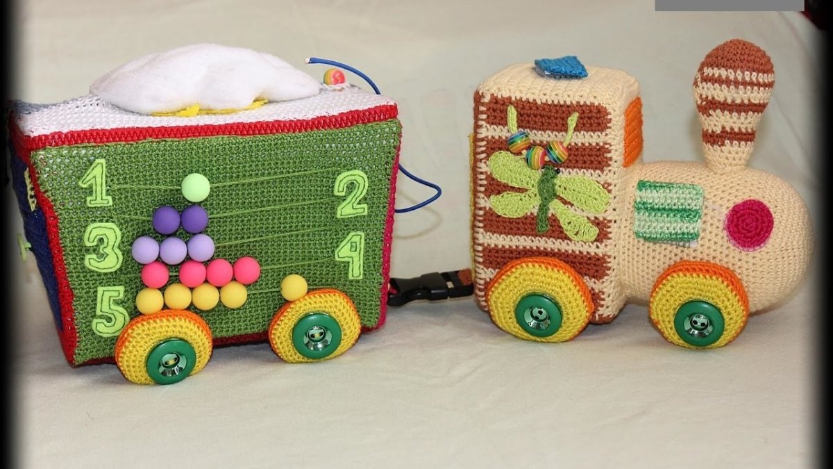 Вязаная игрушка развивашка