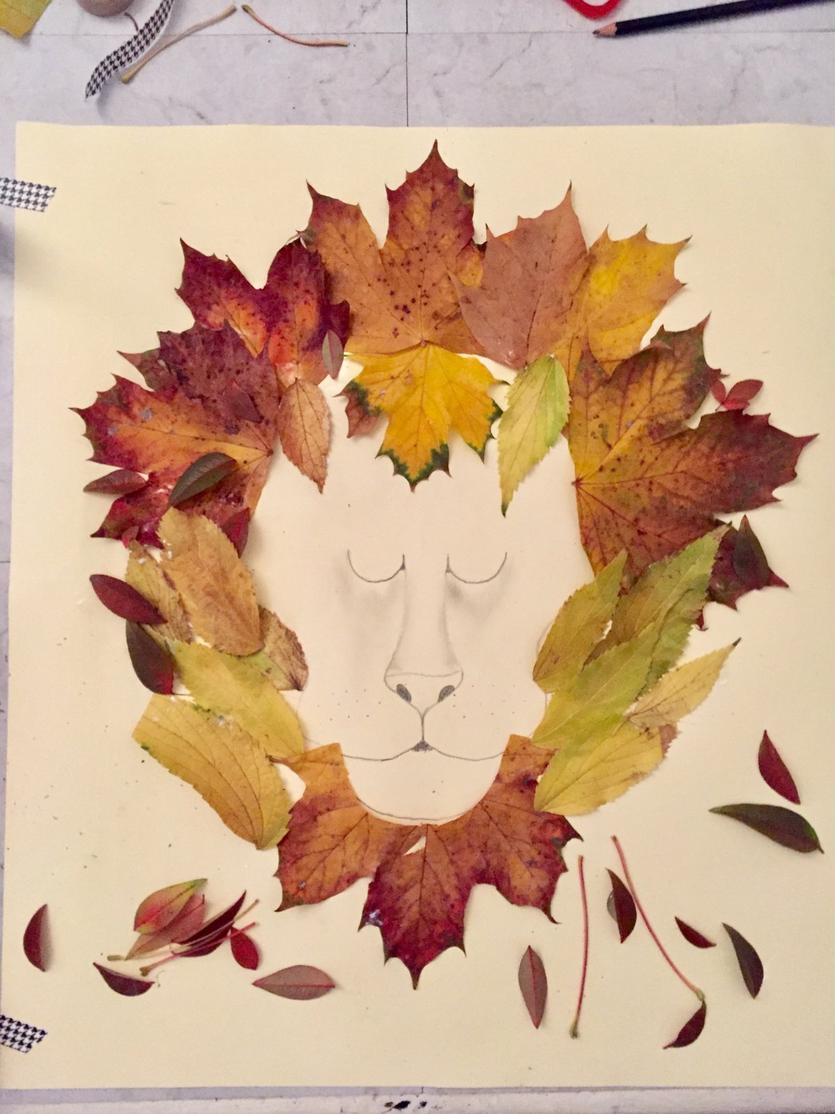 Поделка Лев из листьев