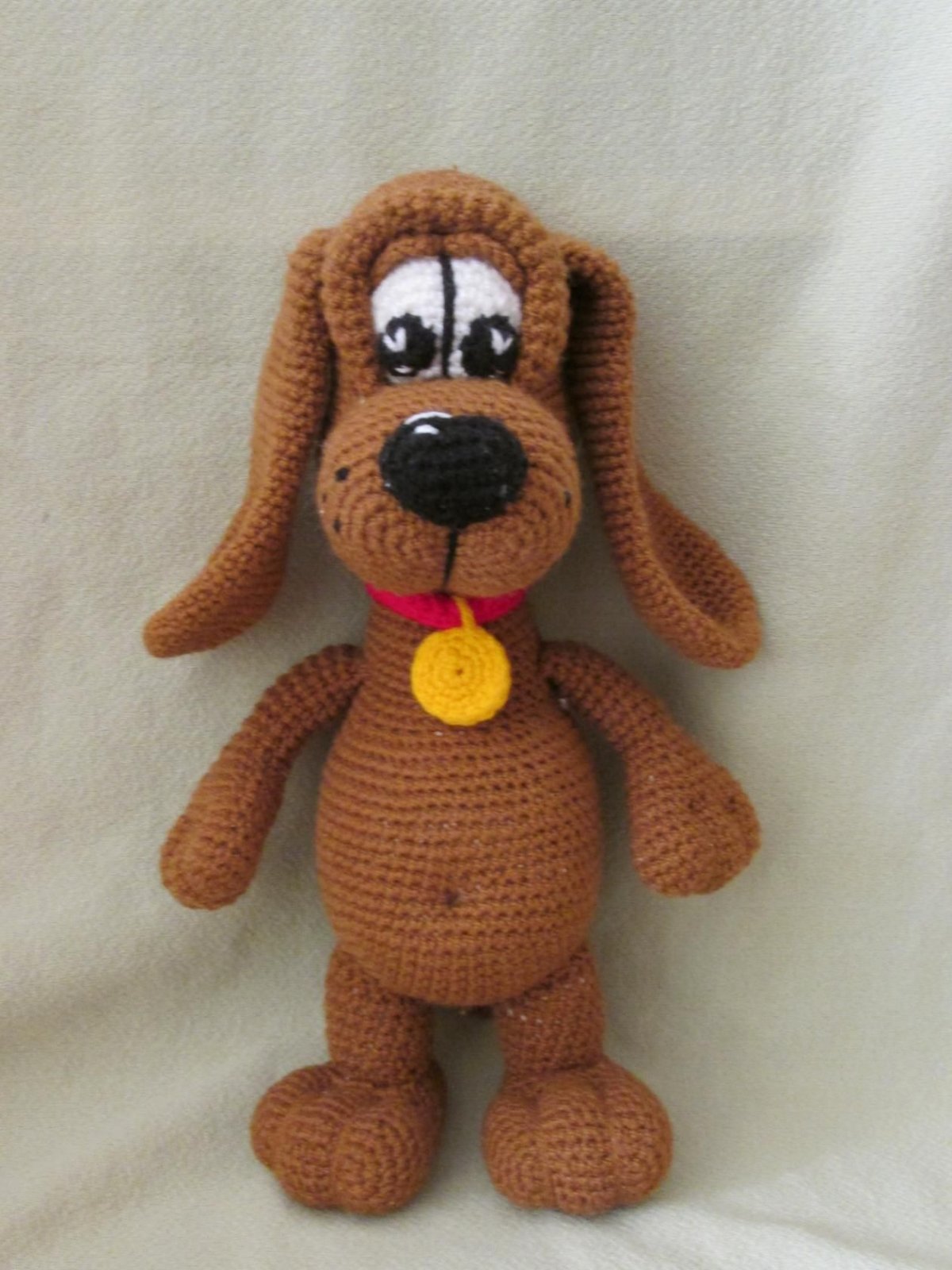 Вязаная игрушка собака