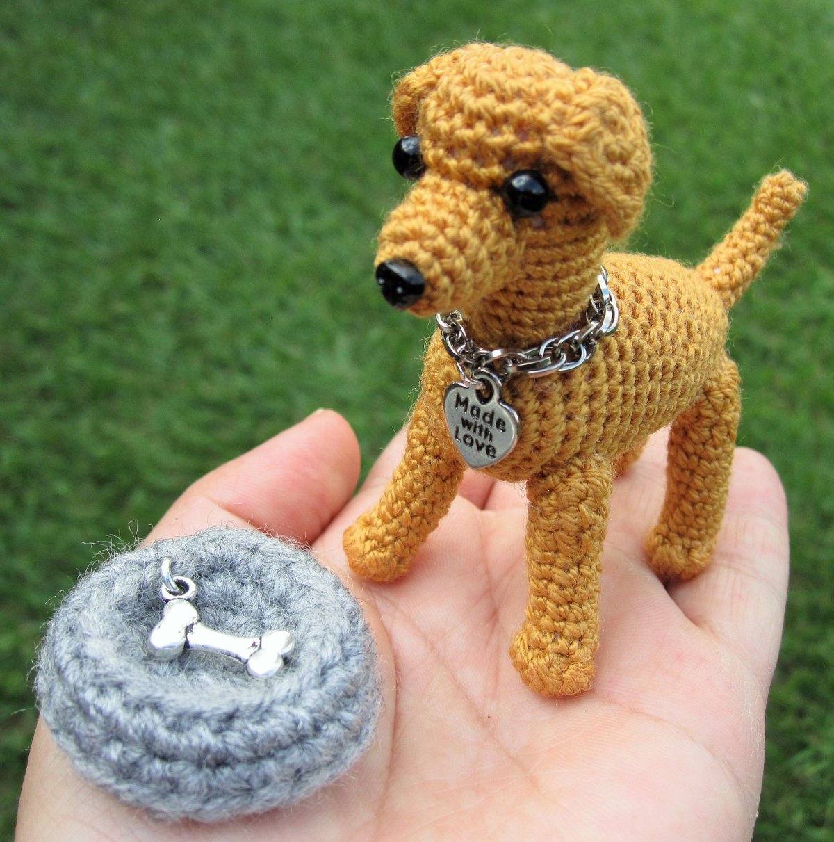 Вязаная собачка маленькая