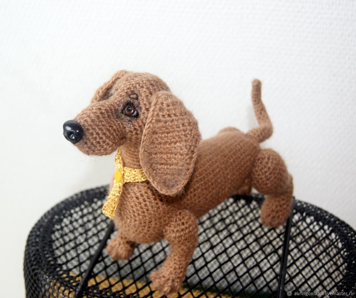 Собачка амигуруми такса