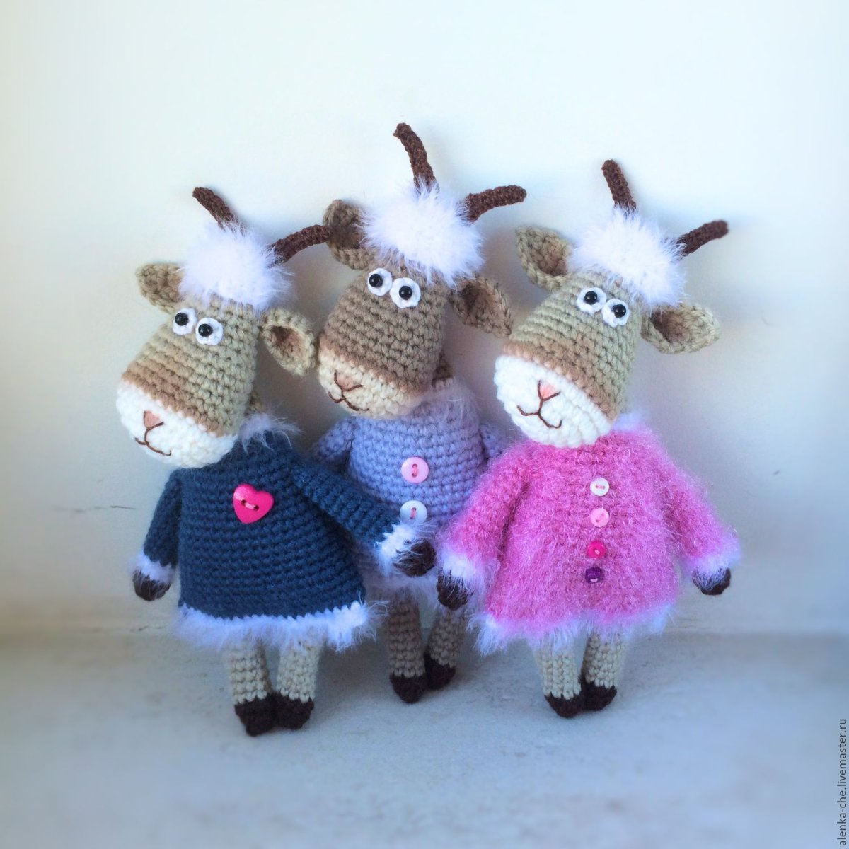 Вязаная игрушка козлик