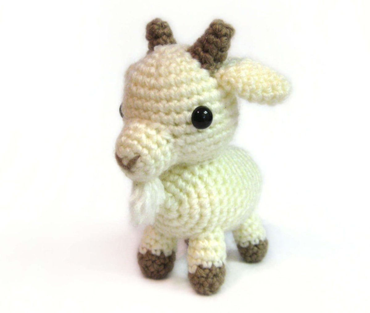 Вязаный козленок