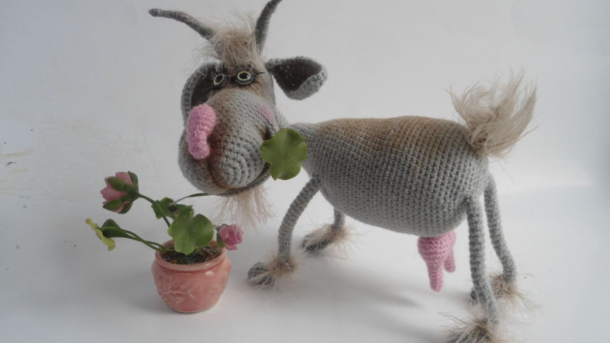 Вязаная игрушка коза