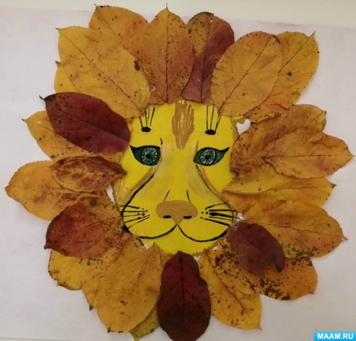 Лев из листьев осенняя поделка