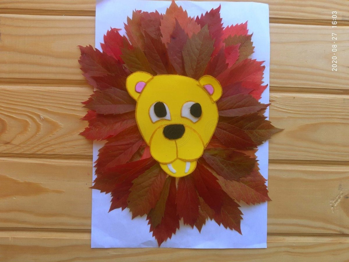 Поделка Лев из листьев клена